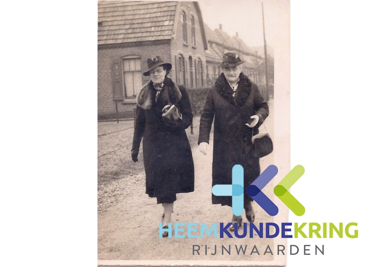 Spijk Wie , geschonken door parochie bestuur Spijk . Coll. HKR (1)
